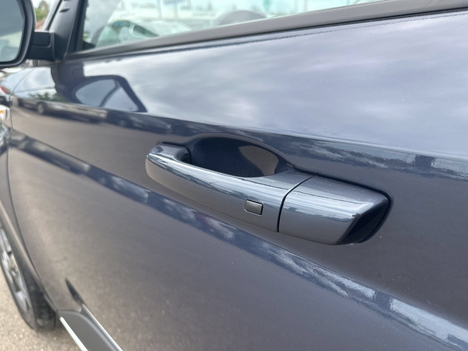 Used 2025 Hyundai Venue Limited FWD image 9