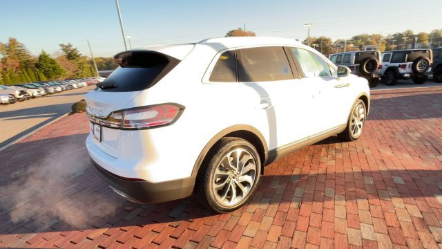 Used 2022 Lincoln Nautilus Reserve AWD/4WD image 9