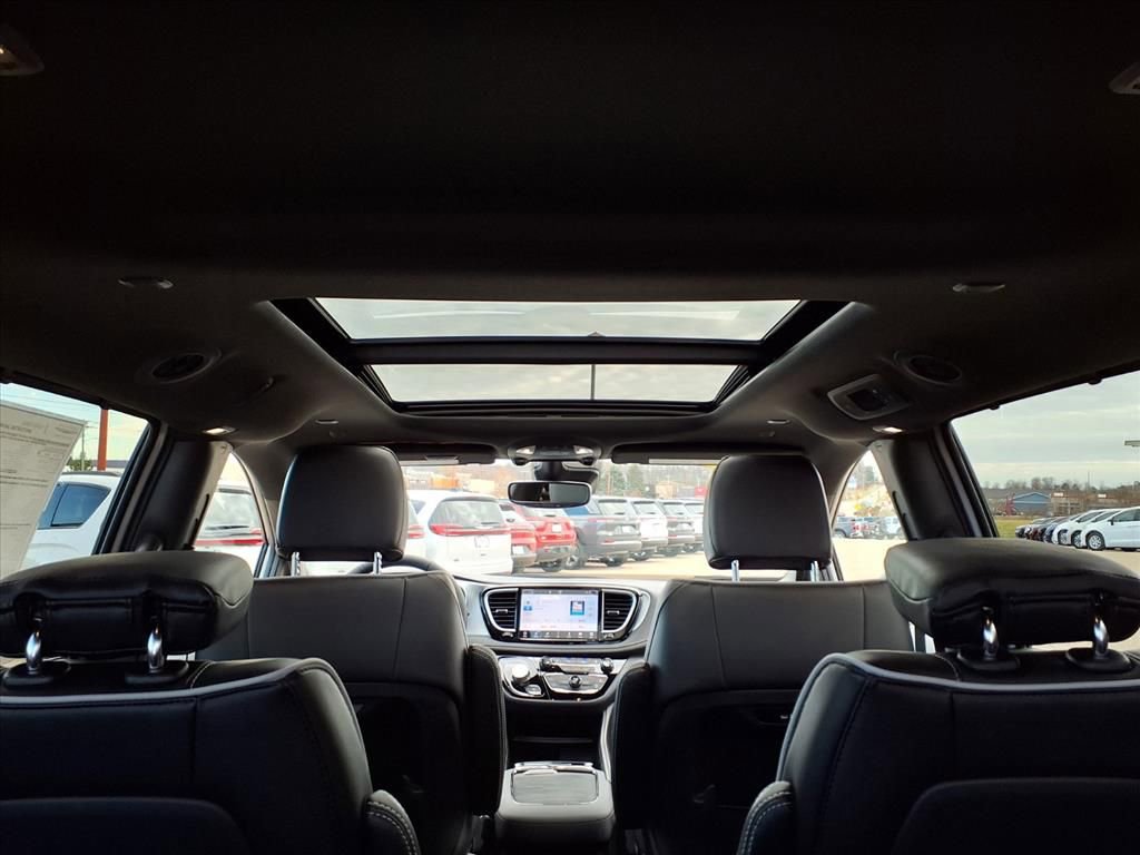 New 2026 Chrysler Pacifica Limited w/ Trailer Tow Group AWD/4WD image 19