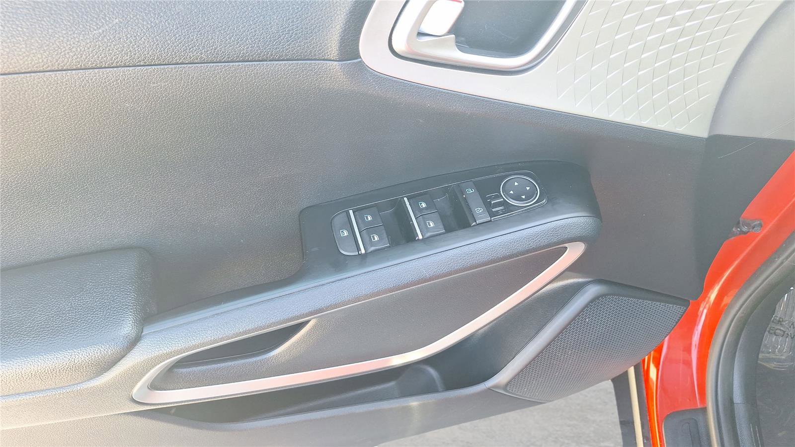 Used 2020 Kia Soul LX image 14