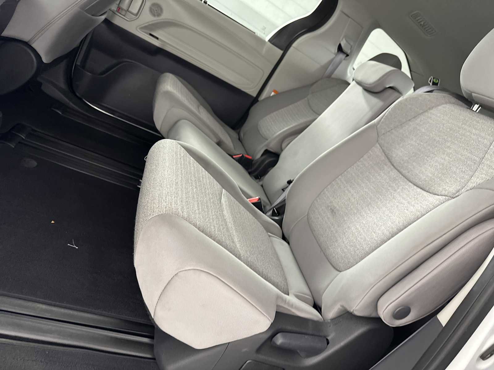Used 2024 Toyota Sienna LE FWD image 23
