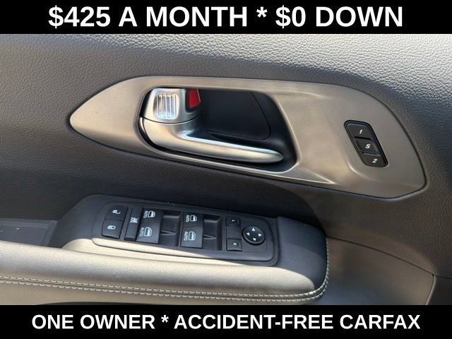 Used 2025 Chrysler Pacifica Select FWD image 13