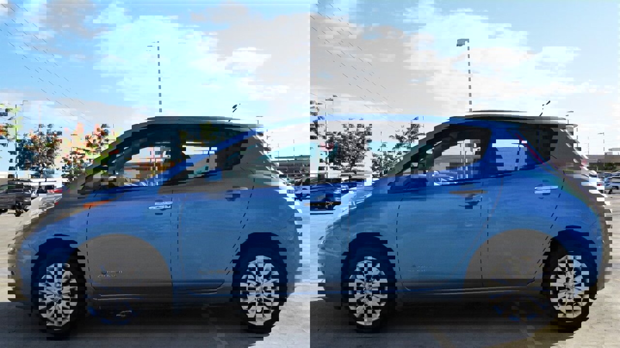 Used 2014 Nissan Leaf S w/ Charge Package image 2