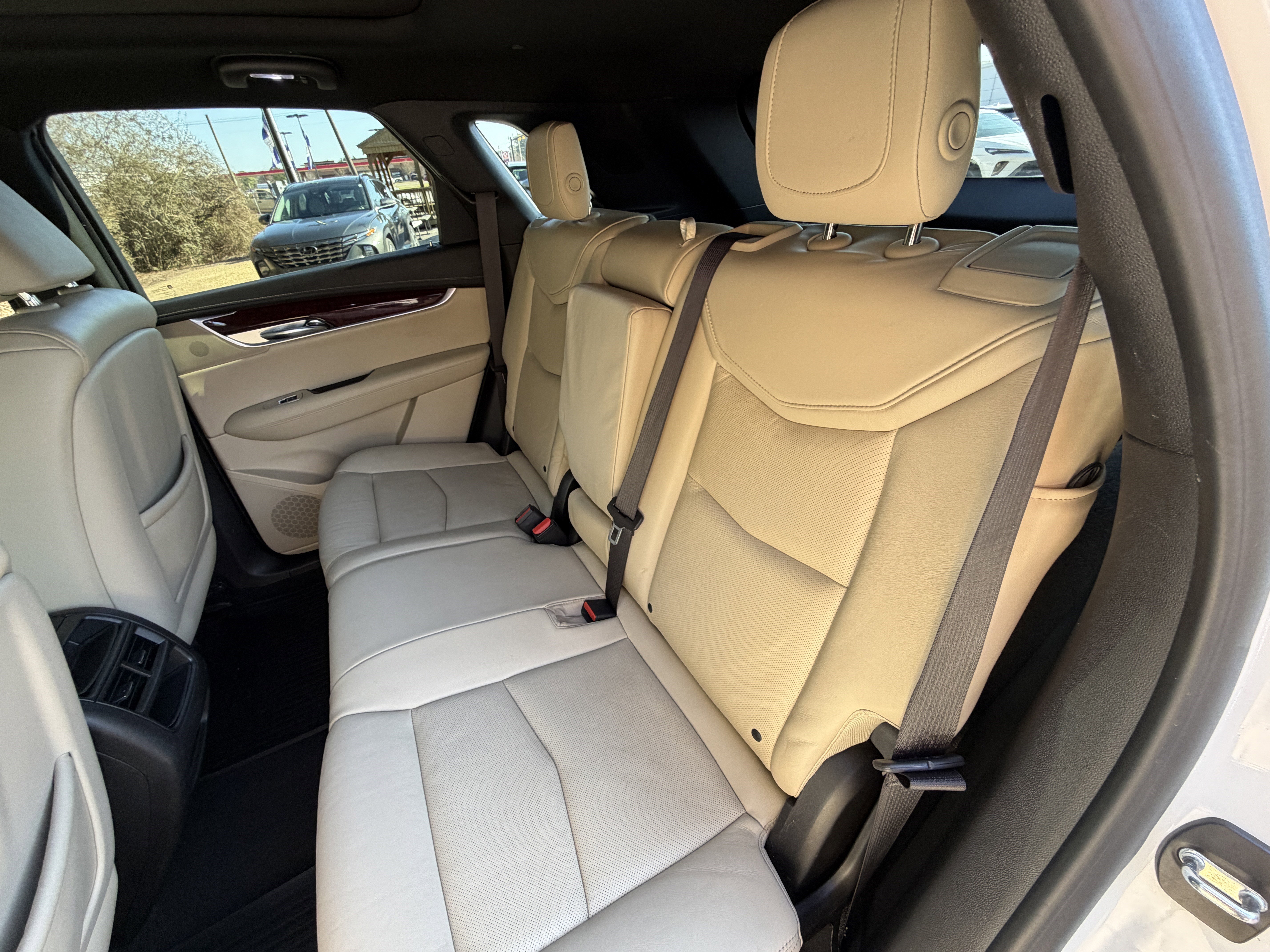 Used 2017 Cadillac XT5 Luxury w/ LPO, Wheel Lock Package image 18