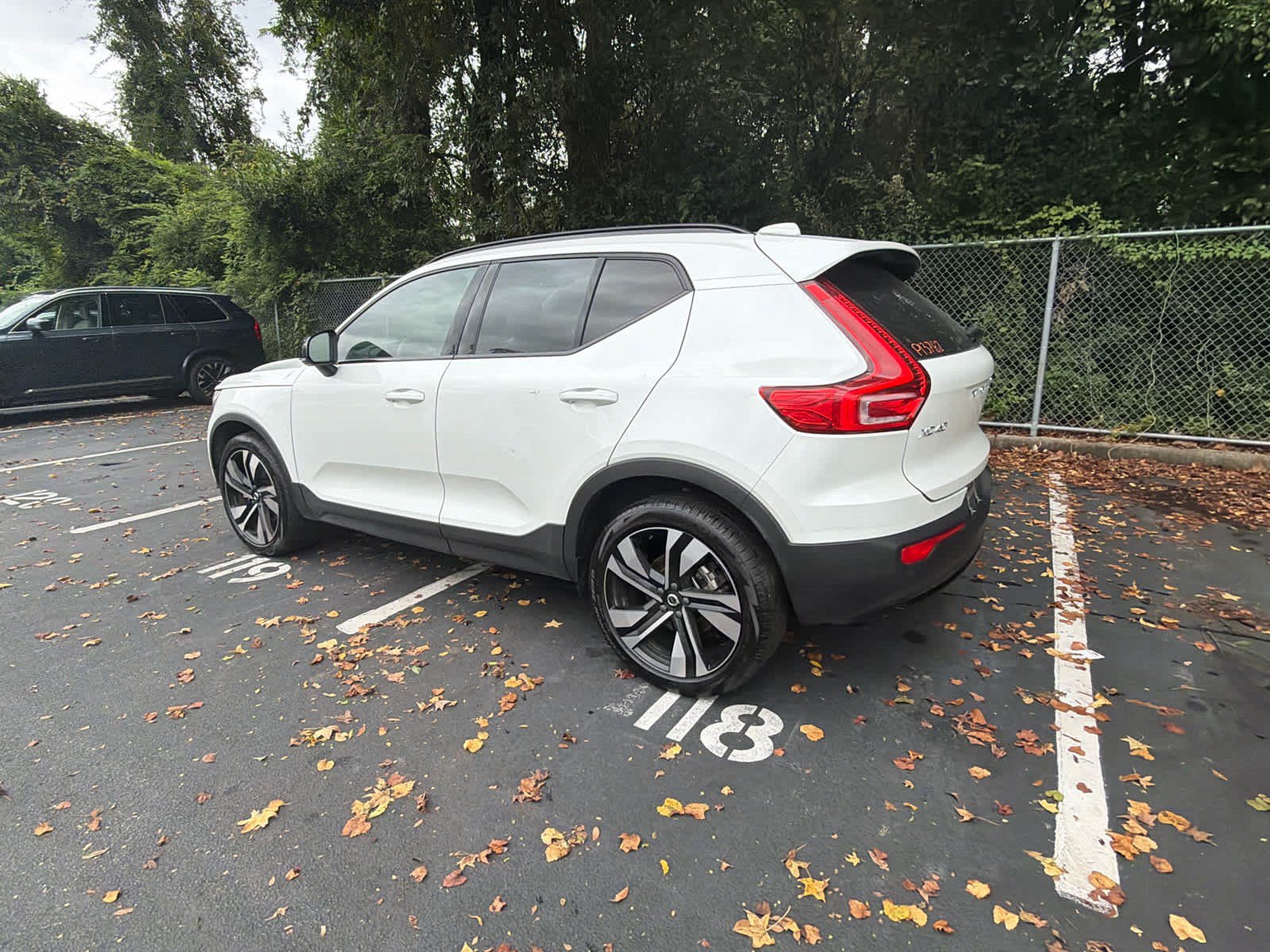 Used 2024 Volvo XC40 B5 Plus AWD/4WD image 12