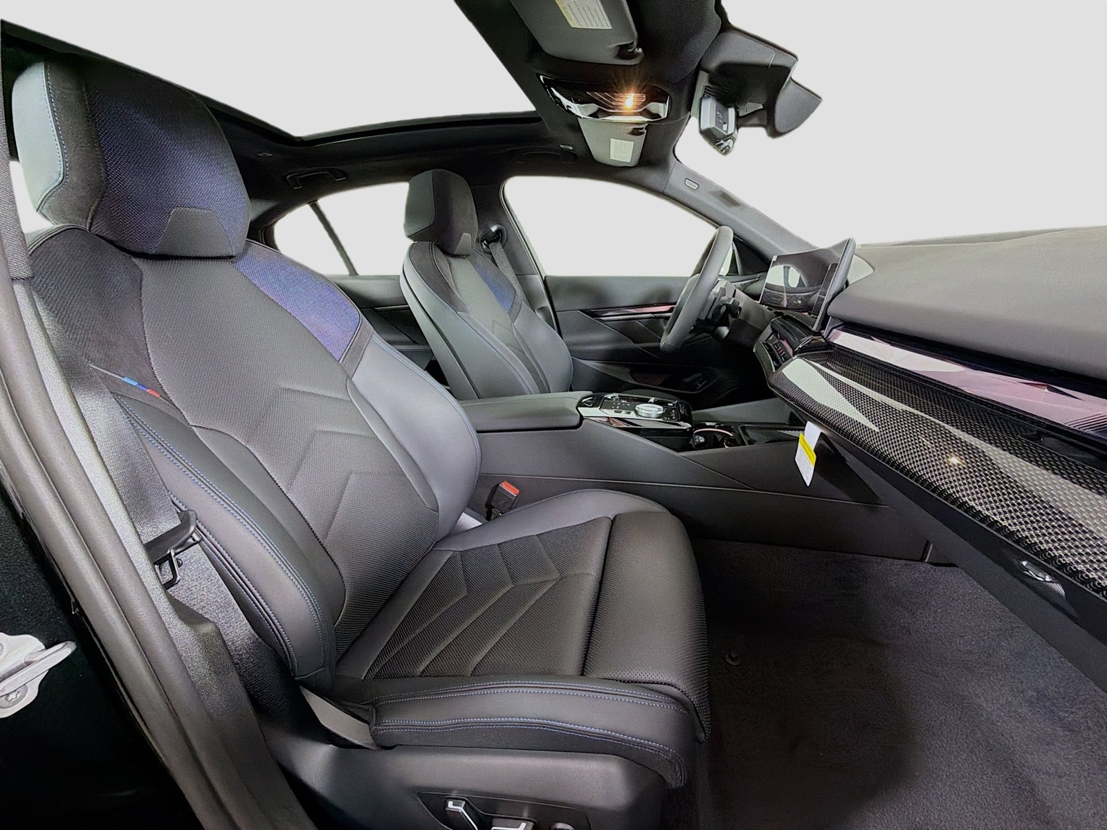 New 2027 BMW 550e xDrive AWD/4WD image 31