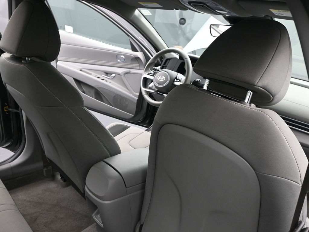 Certified 2025 Hyundai Elantra Sport image 12