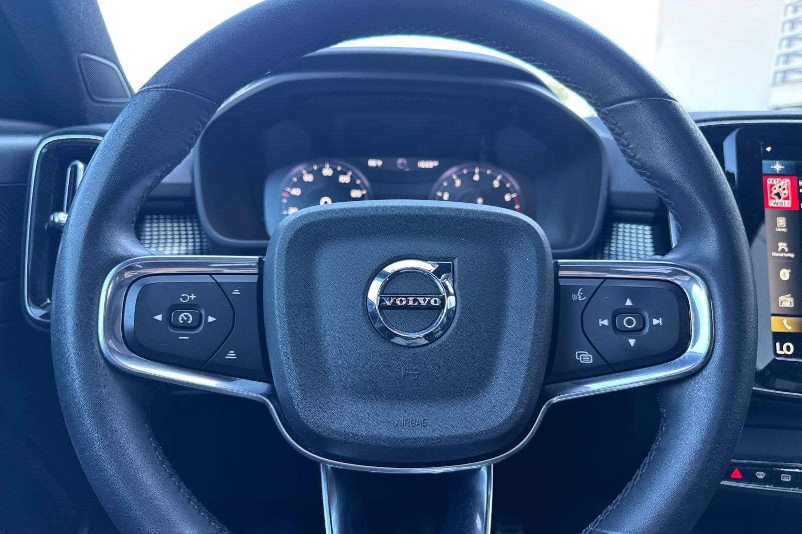 Used 2022 Volvo XC40 T5 R-Design w/ Advanced Package AWD/4WD image 23