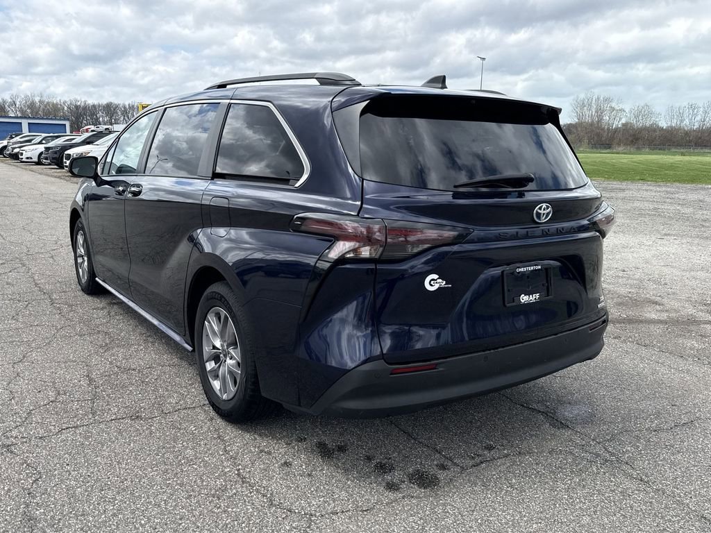 Used 2023 Toyota Sienna XLE FWD image 6