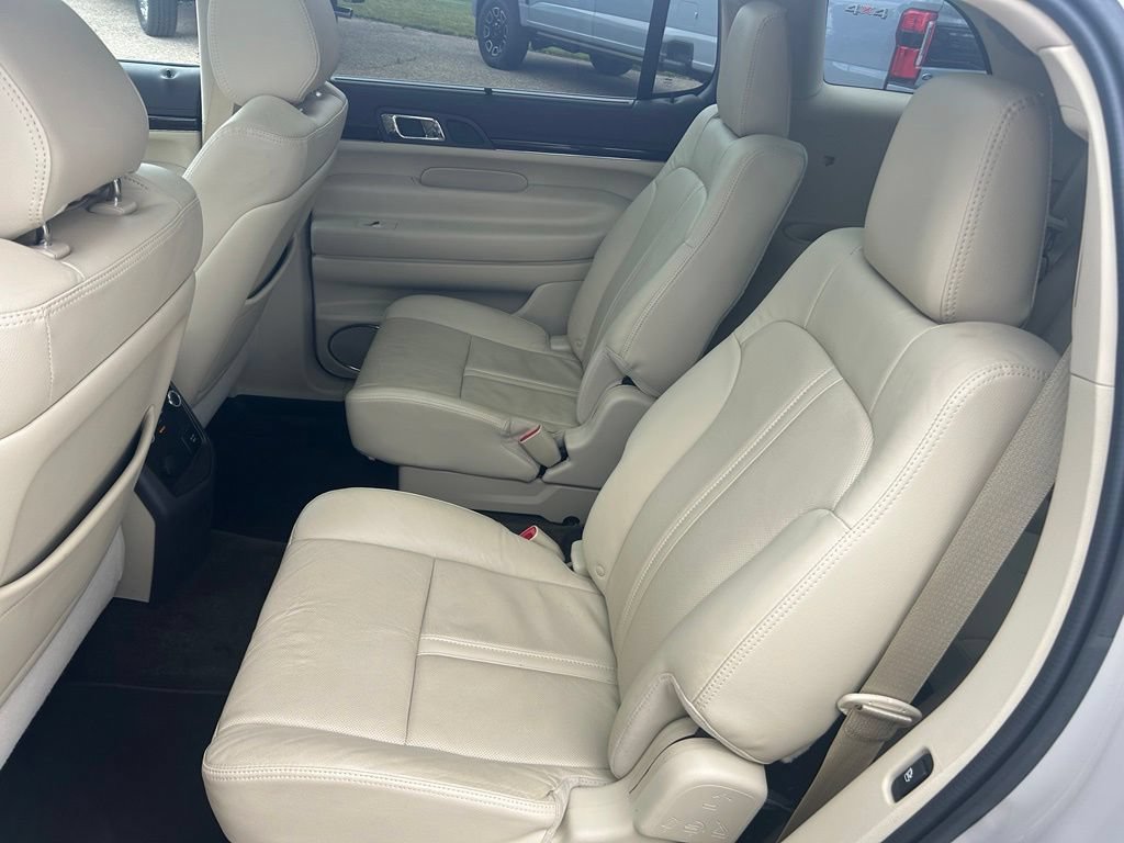 Used 2019 Lincoln MKT AWD image 11