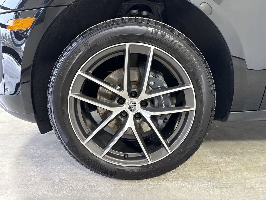 Certified 2025 Porsche Macan image 13