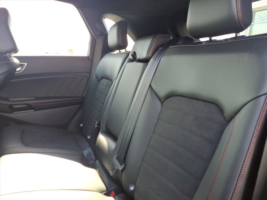 Used 2022 Ford Edge ST-Line image 11