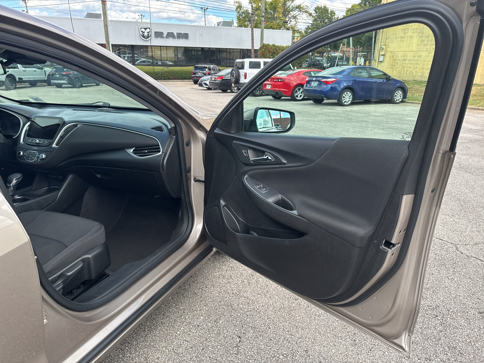 Used 2024 Chevrolet Malibu LT FWD image 16