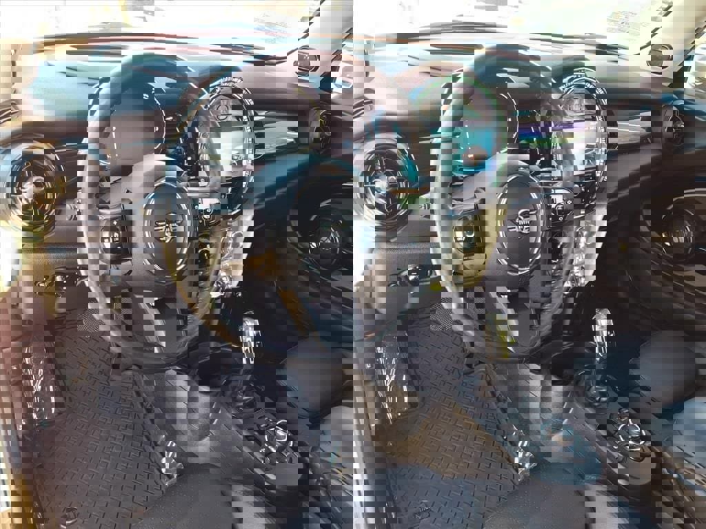 Used 2022 MINI Cooper SE video 2