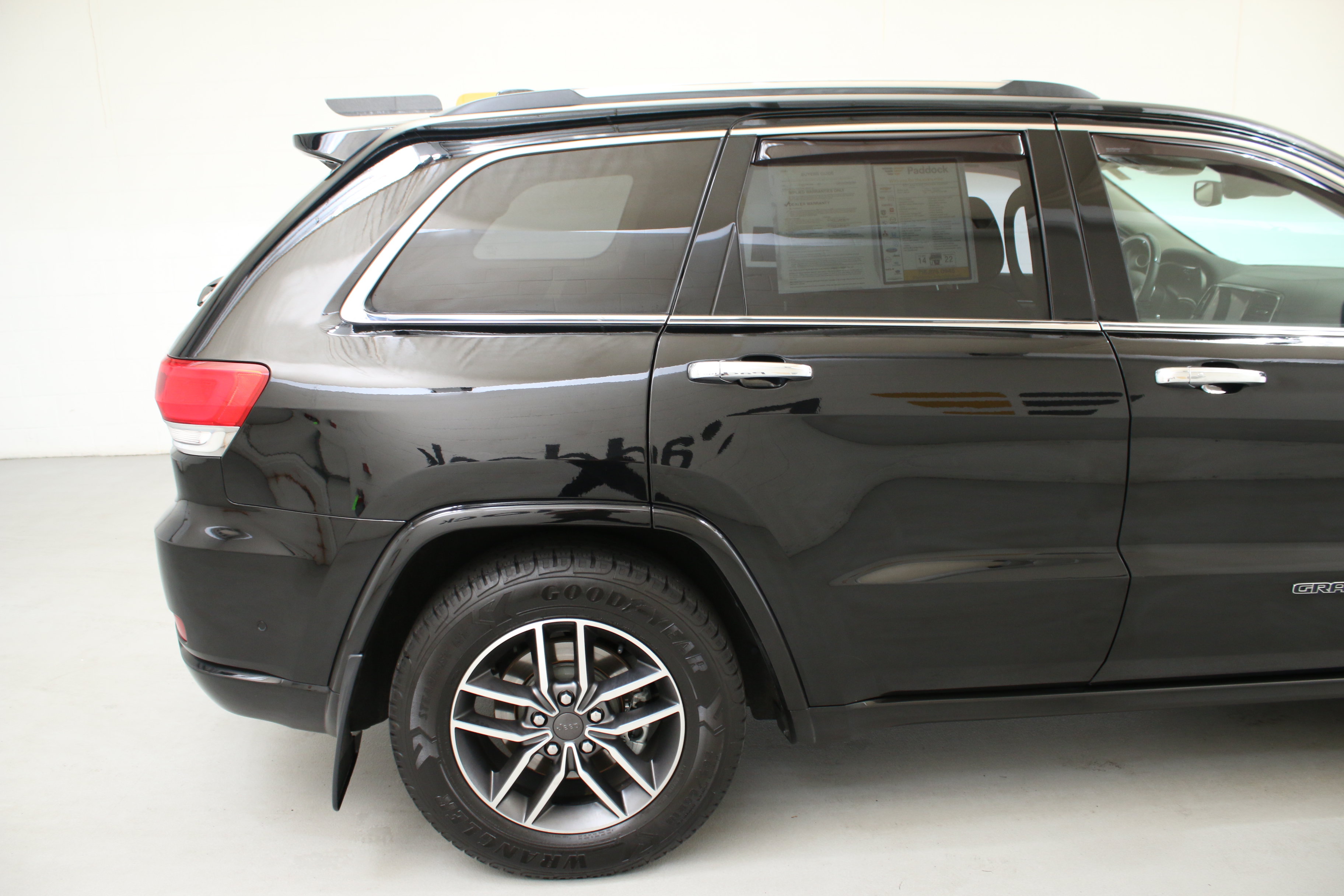 Used 2021 Jeep Grand Cherokee Overland AWD/4WD image 10