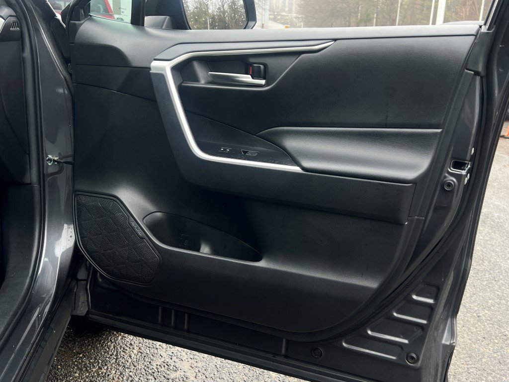 Used 2021 Toyota RAV4 XLE Premium image 6