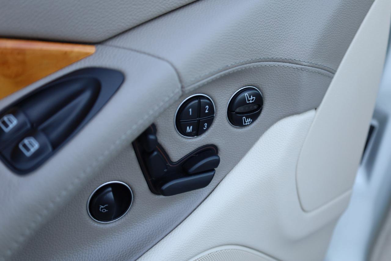 Used 2004 Mercedes-Benz SL 500 image 8
