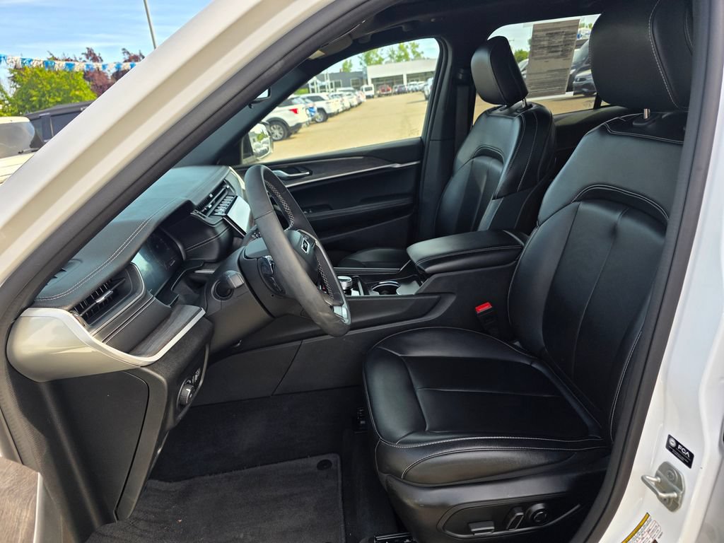 Used 2024 Jeep Grand Cherokee Limited AWD/4WD image 4
