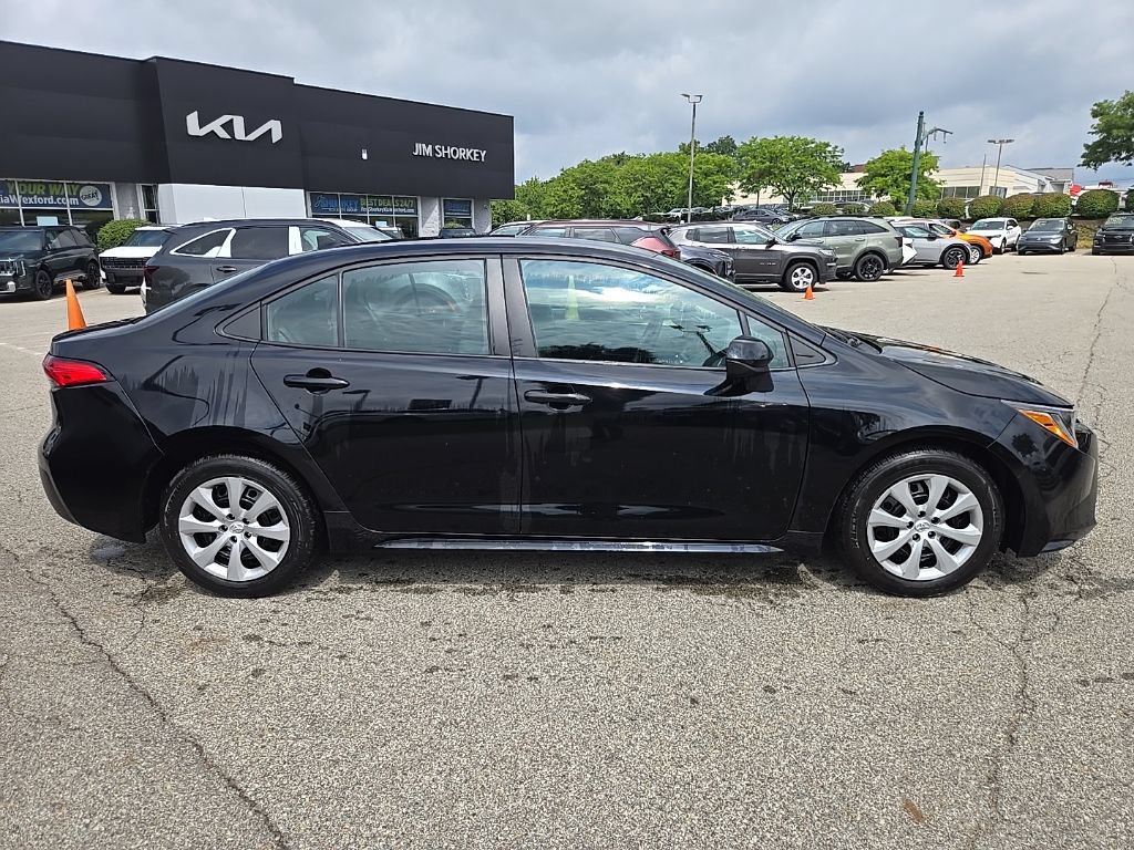 Used 2024 Toyota Corolla LE FWD image 2