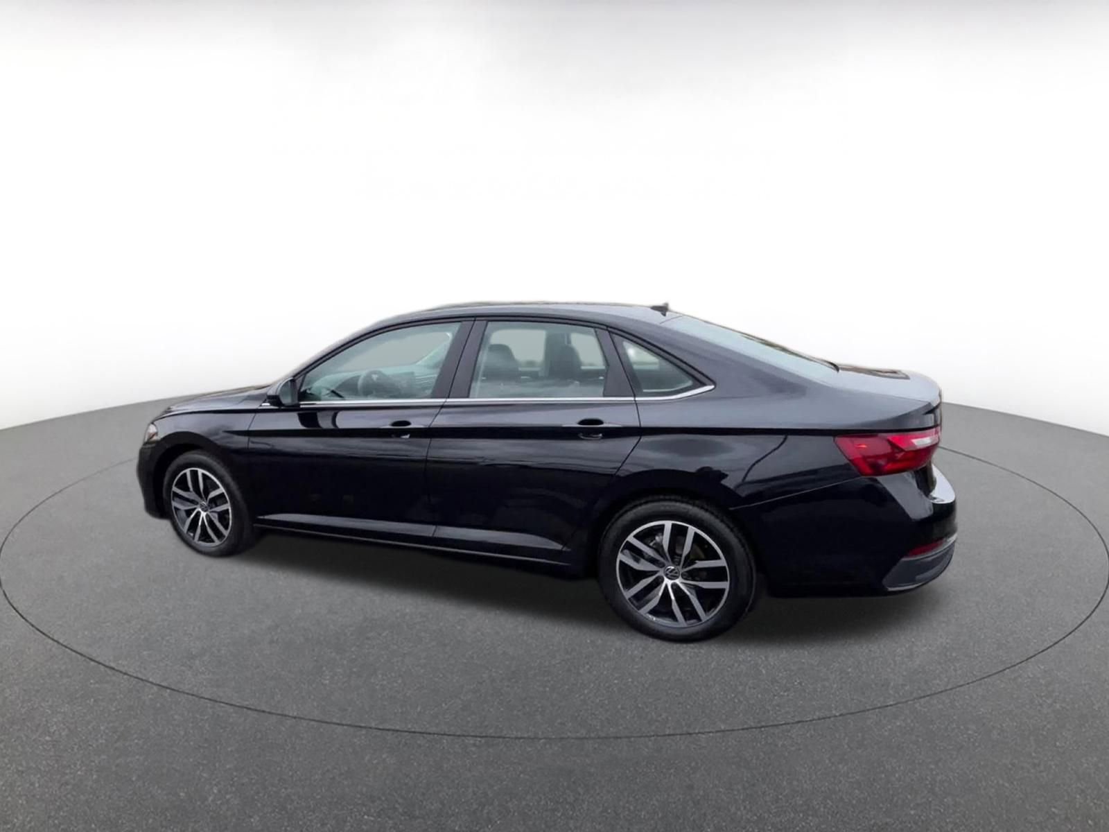 Used 2025 Volkswagen Jetta SE image 10