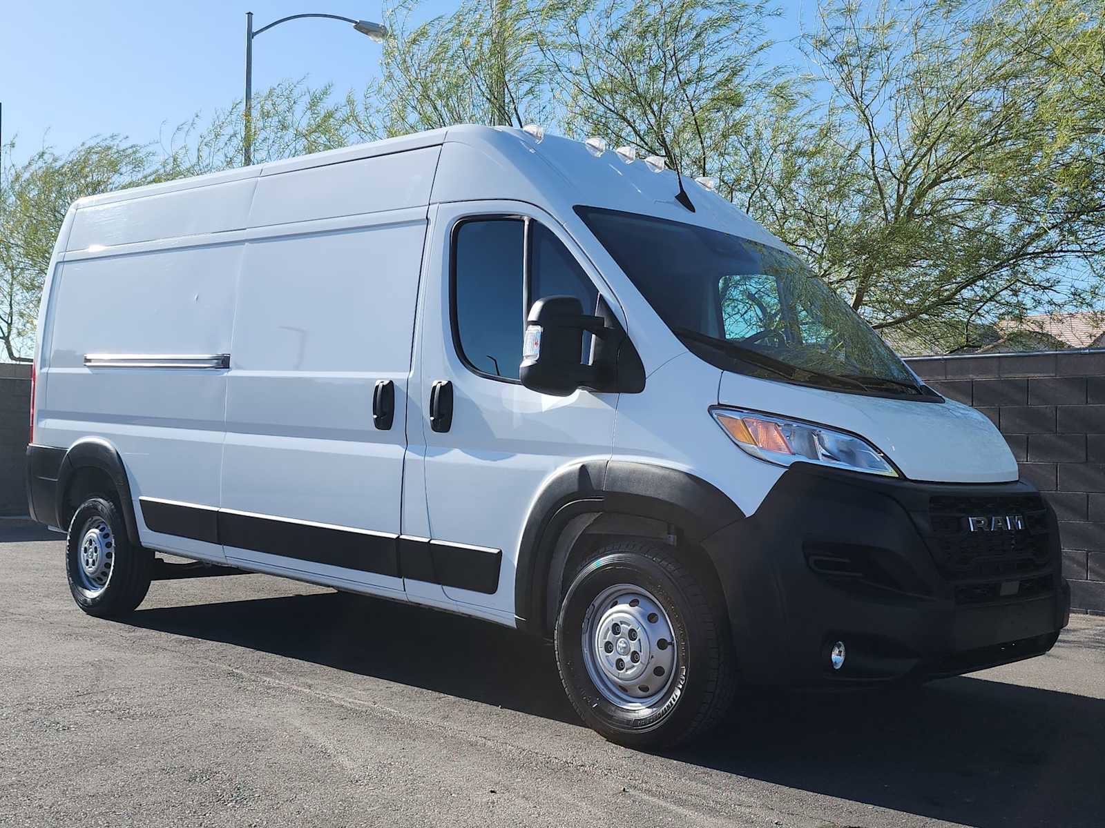 Used 2025 RAM ProMaster 2500 w/ Convenience Group FWD image 2