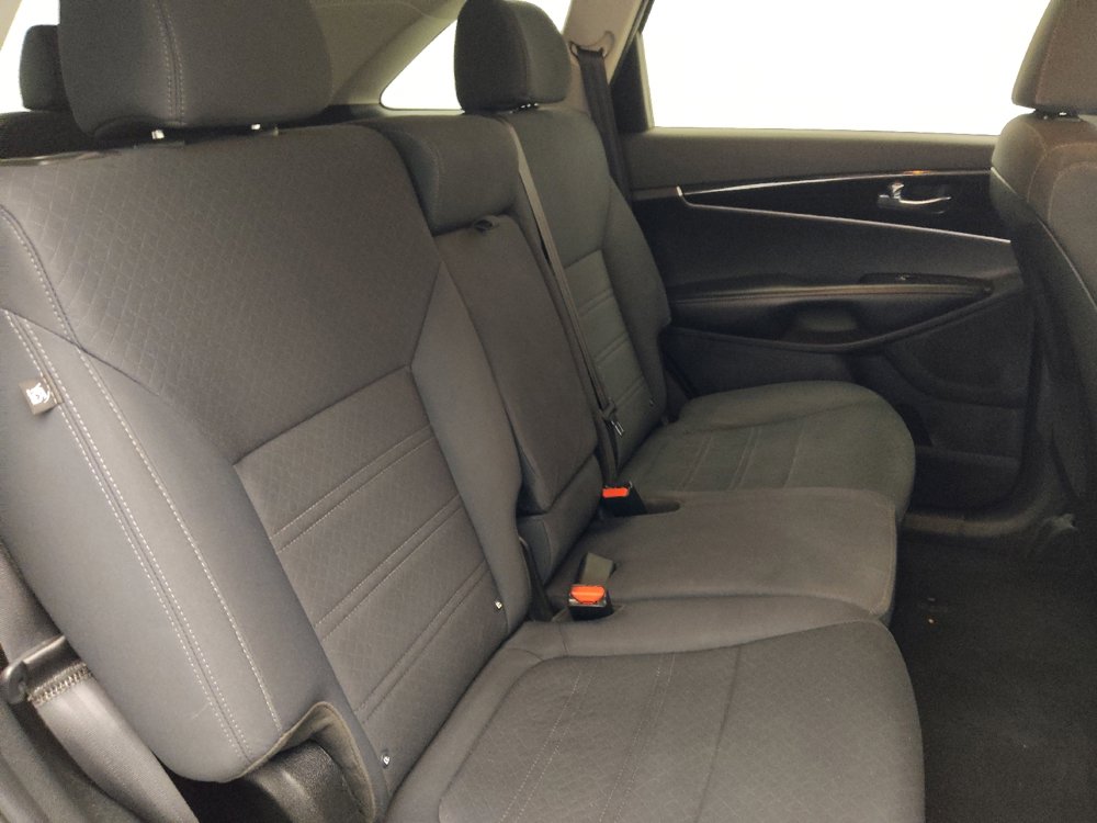 Used 2019 Kia Sorento S image 19