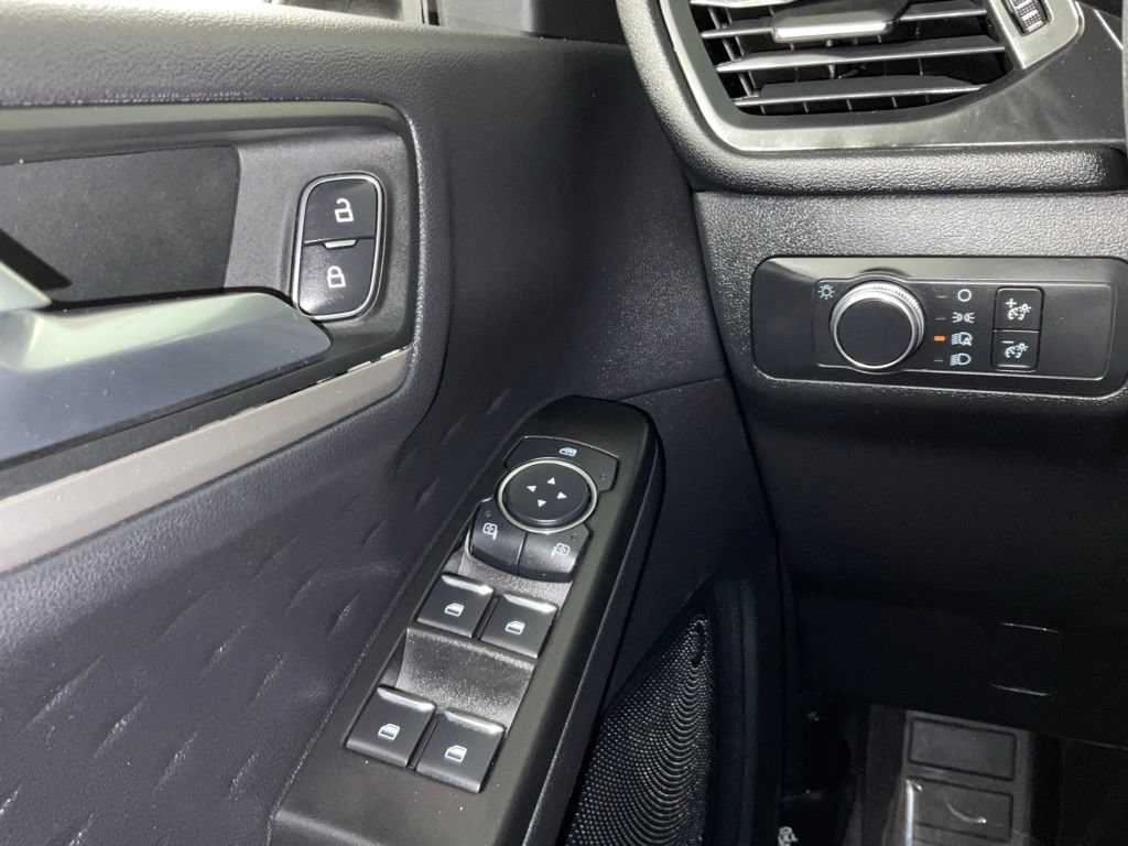 Used 2020 Ford Escape SE FWD image 19