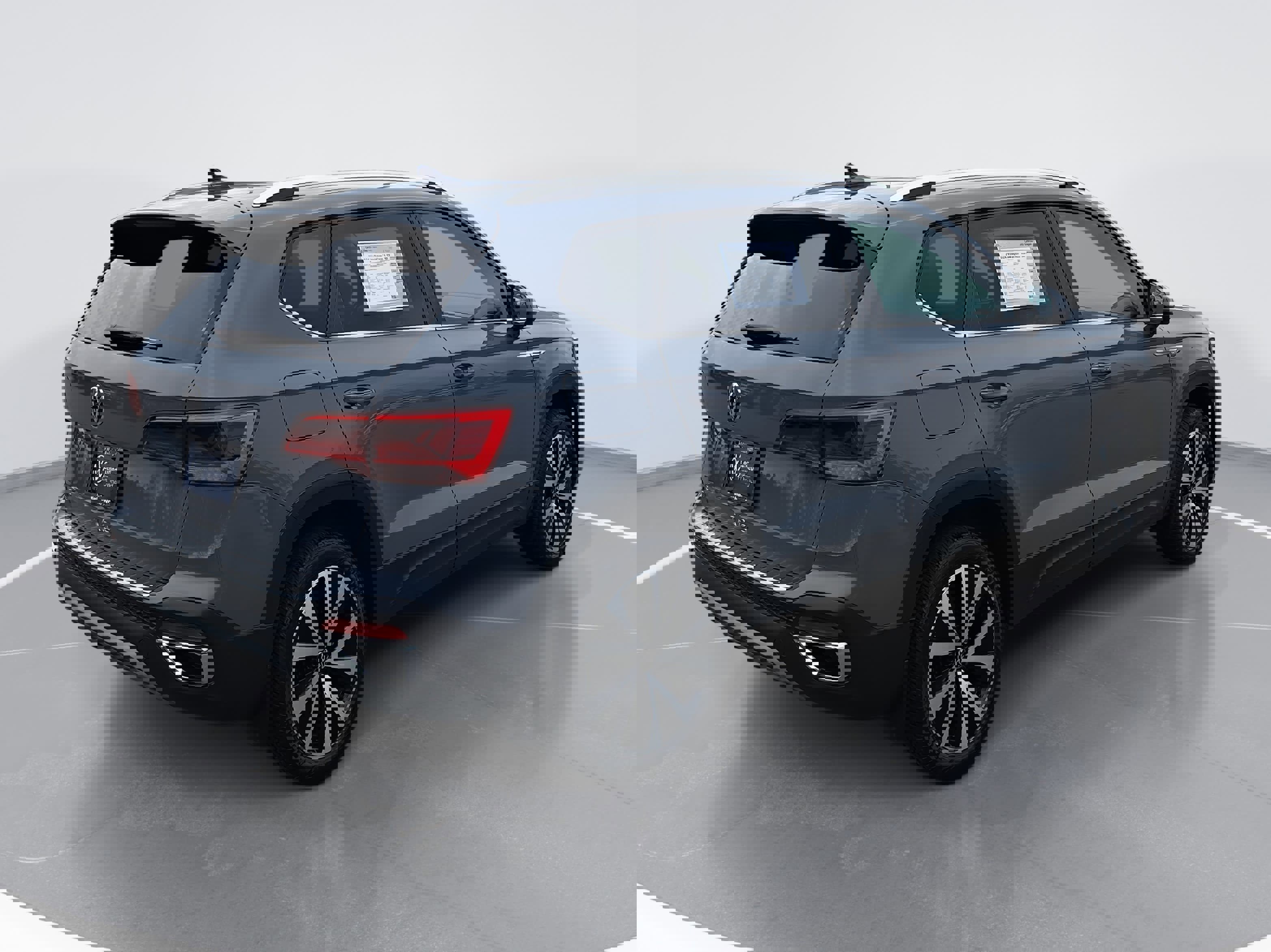 Used 2024 Volkswagen Taos SE w/ Panoramic Sunroof Package image 3