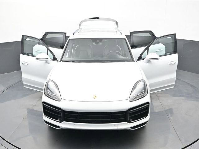 Certified 2021 Porsche Cayenne Turbo AWD/4WD image 32