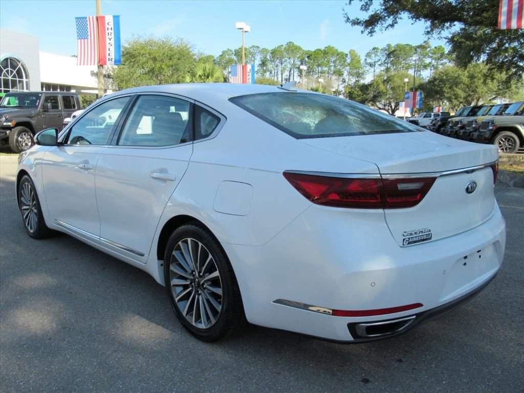 Used 2017 Kia Cadenza Premium w/ Luxury Package image 5