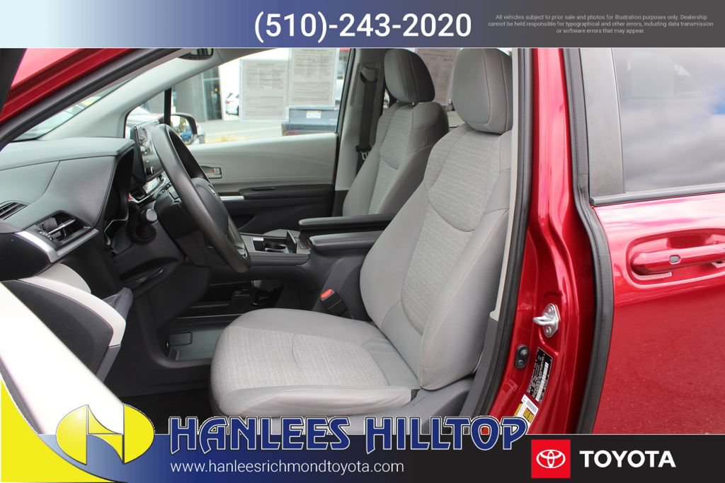 Used 2021 Toyota Sienna LE w/ LE Plus Package FWD image 13