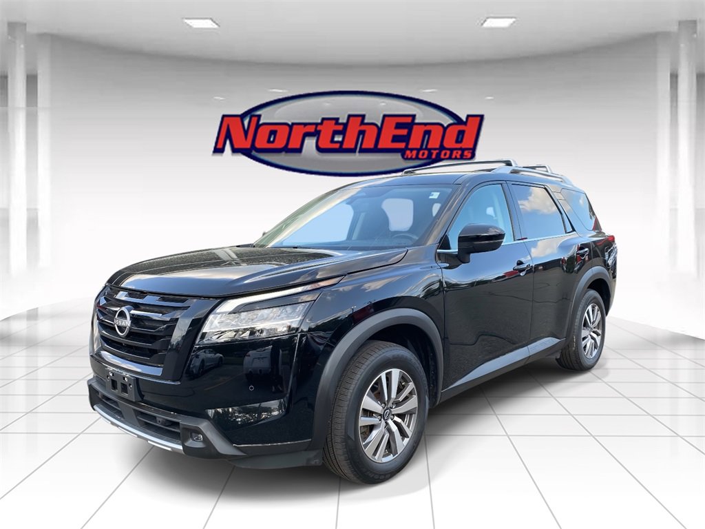 Used 2023 Nissan Pathfinder SL w/ Black Appearance Package image 3