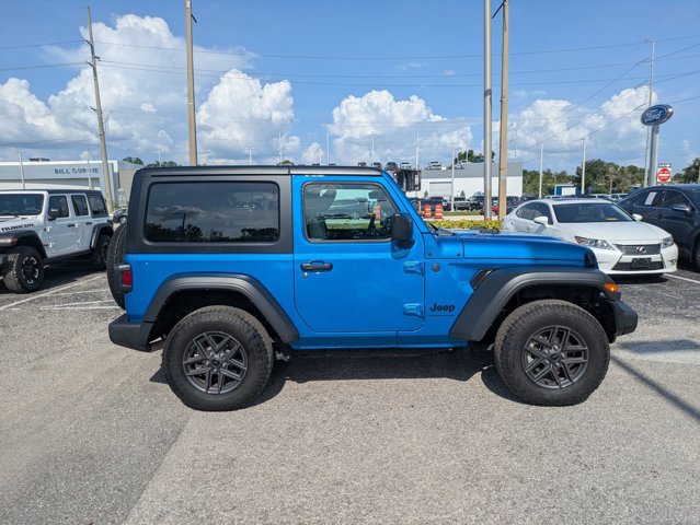 Used 2025 Jeep Wrangler Sport AWD/4WD image 4