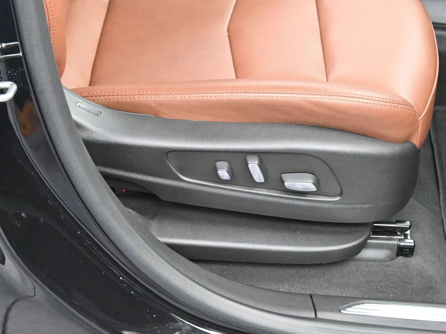 Certified 2023 Cadillac XT5 Premium Luxury image 35