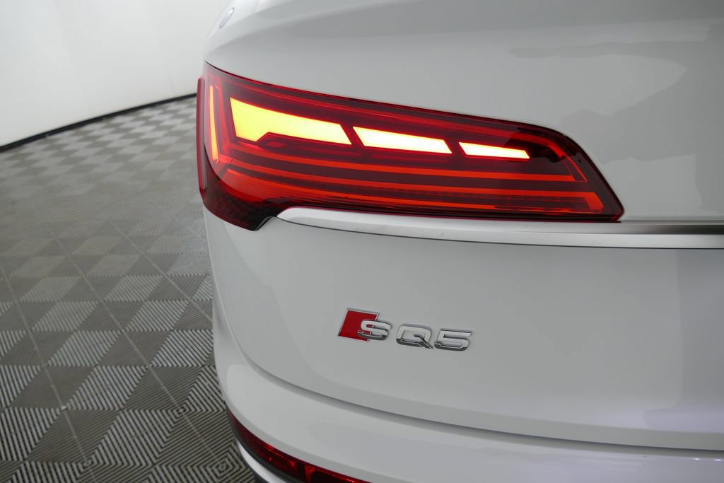 Used 2025 Audi SQ5 Premium Plus w/ Premium Plus Package image 2