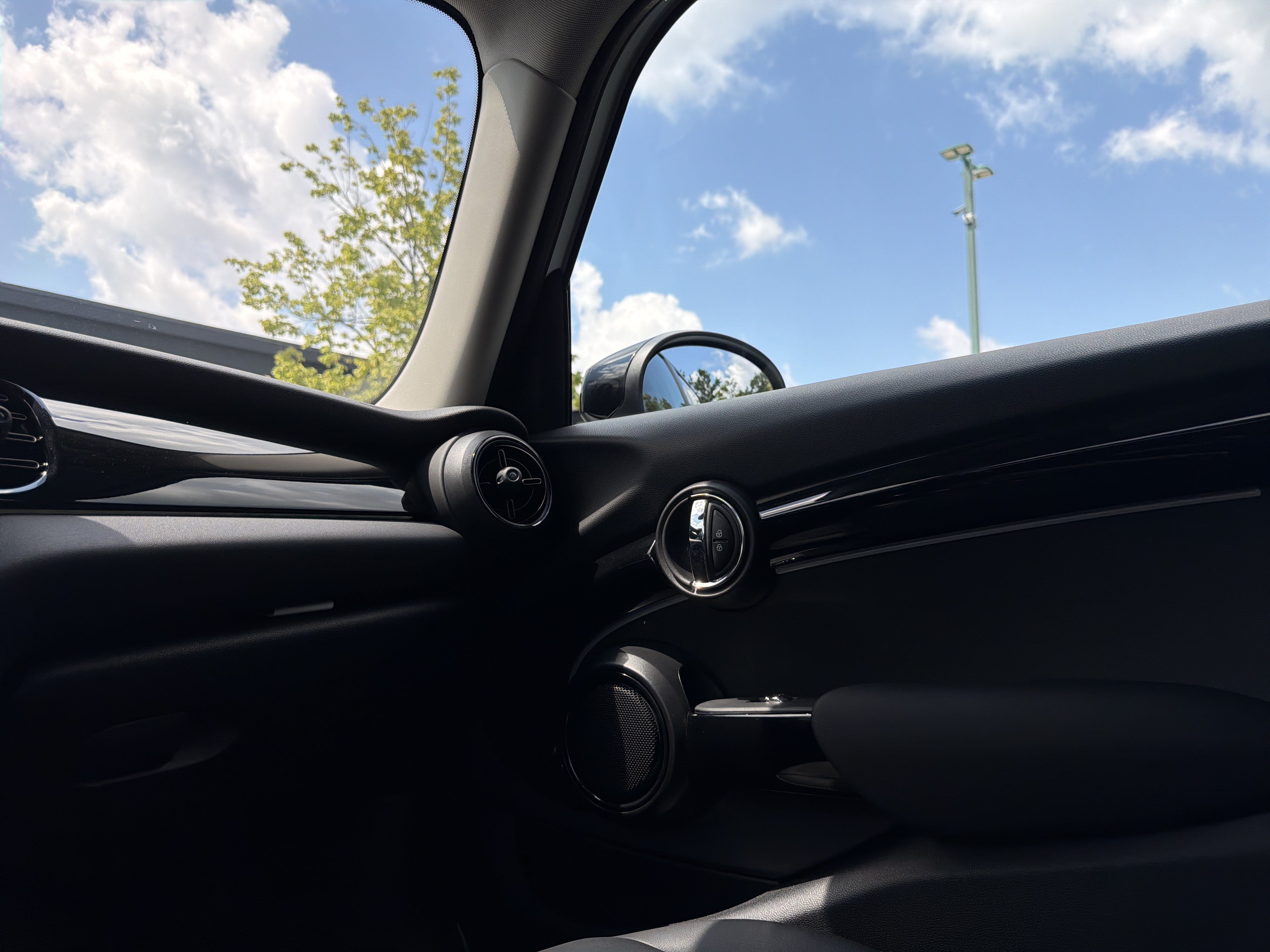 Used 2024 MINI Cooper 4-Door Hardtop FWD image 19