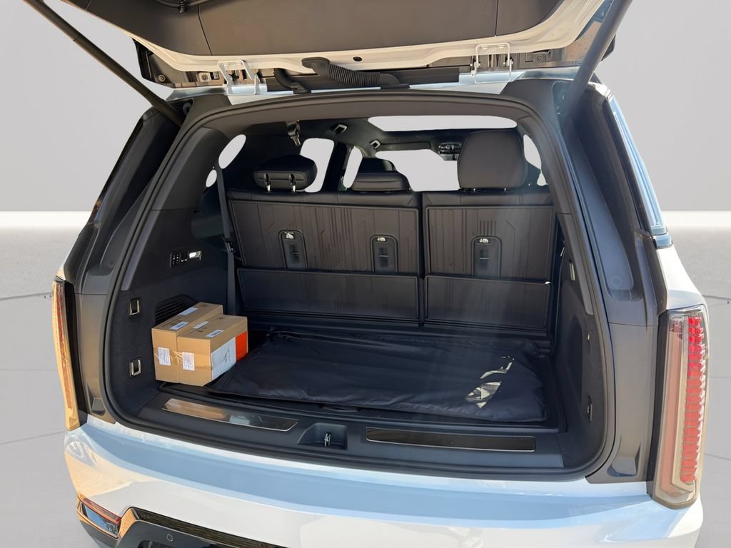 New 2026 Cadillac Escalade IQL Sport 1 w/ LPO, Floor Liner Package AWD/4WD image 48