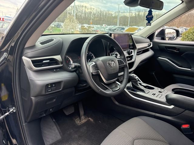 Used 2023 Toyota Highlander LE image 25