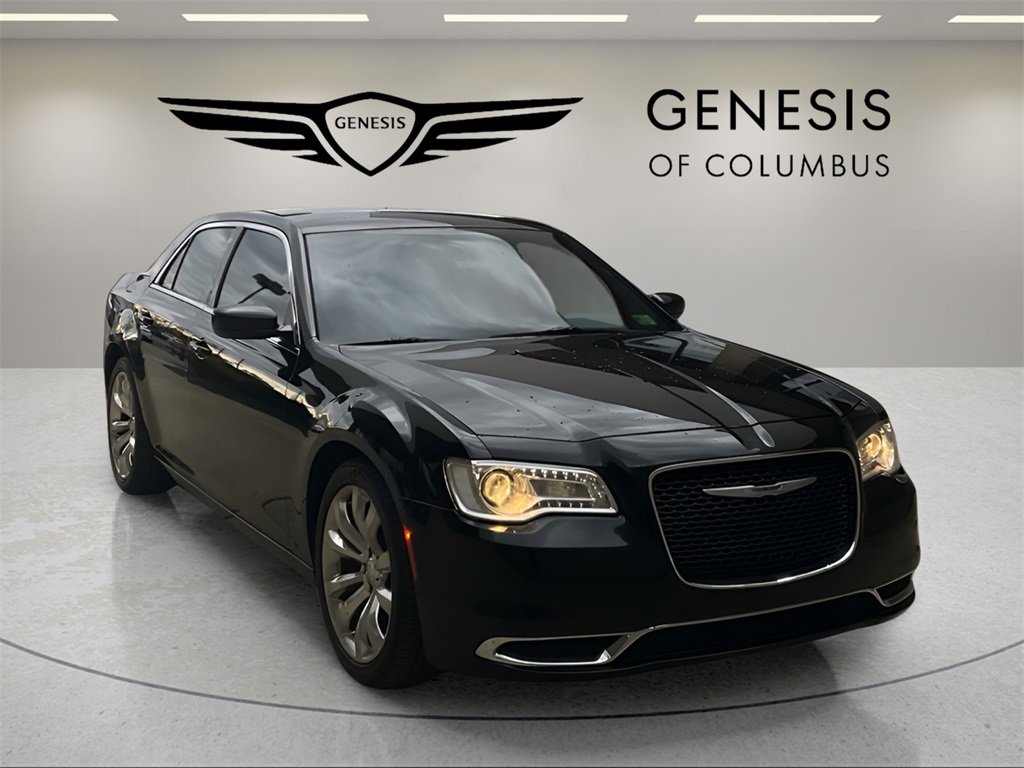Used 2017 Chrysler 300 Limited image 8