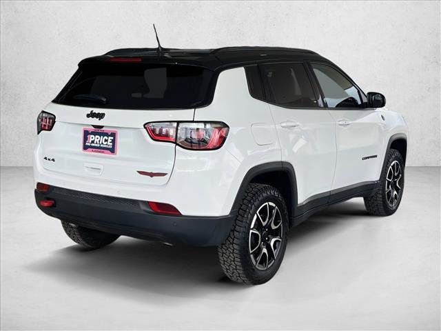 Used 2025 Jeep Compass Trailhawk image 6
