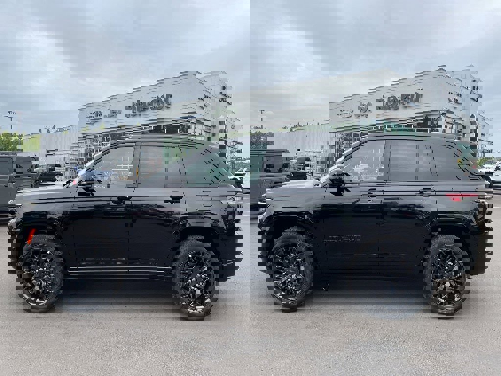 New 2025 Jeep Grand Cherokee Summit w/ Adv Protech Group IV image 2
