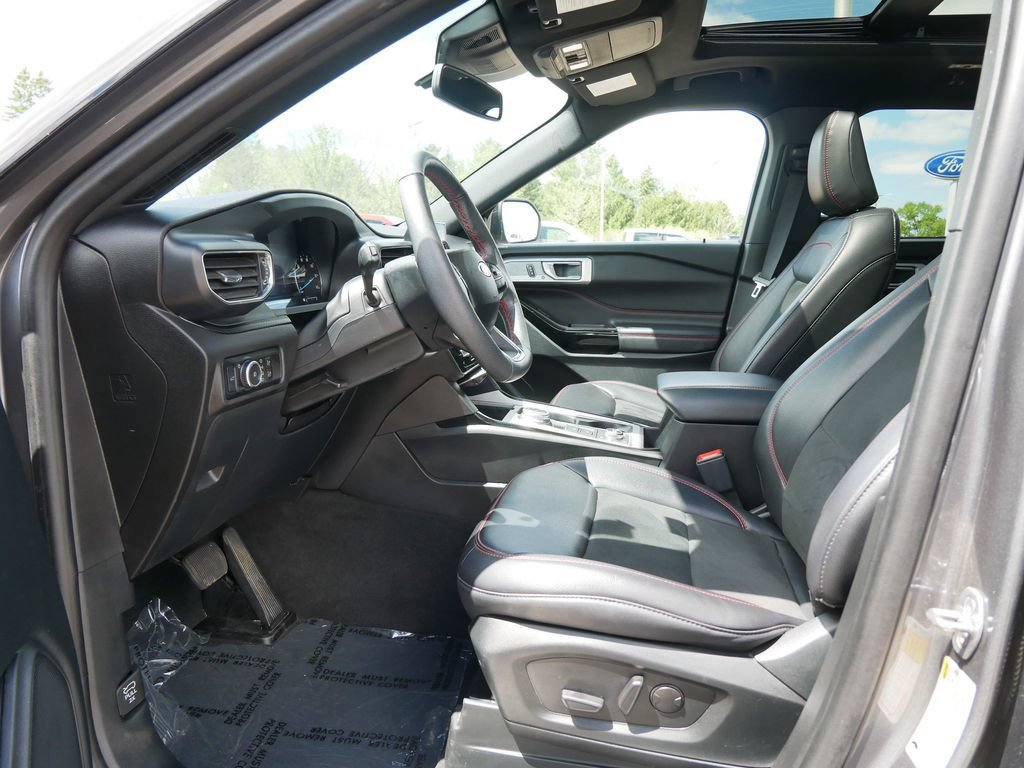 Certified 2024 Ford Explorer ST-Line w/ Class IV Trailer Tow Package AWD/4WD image 9