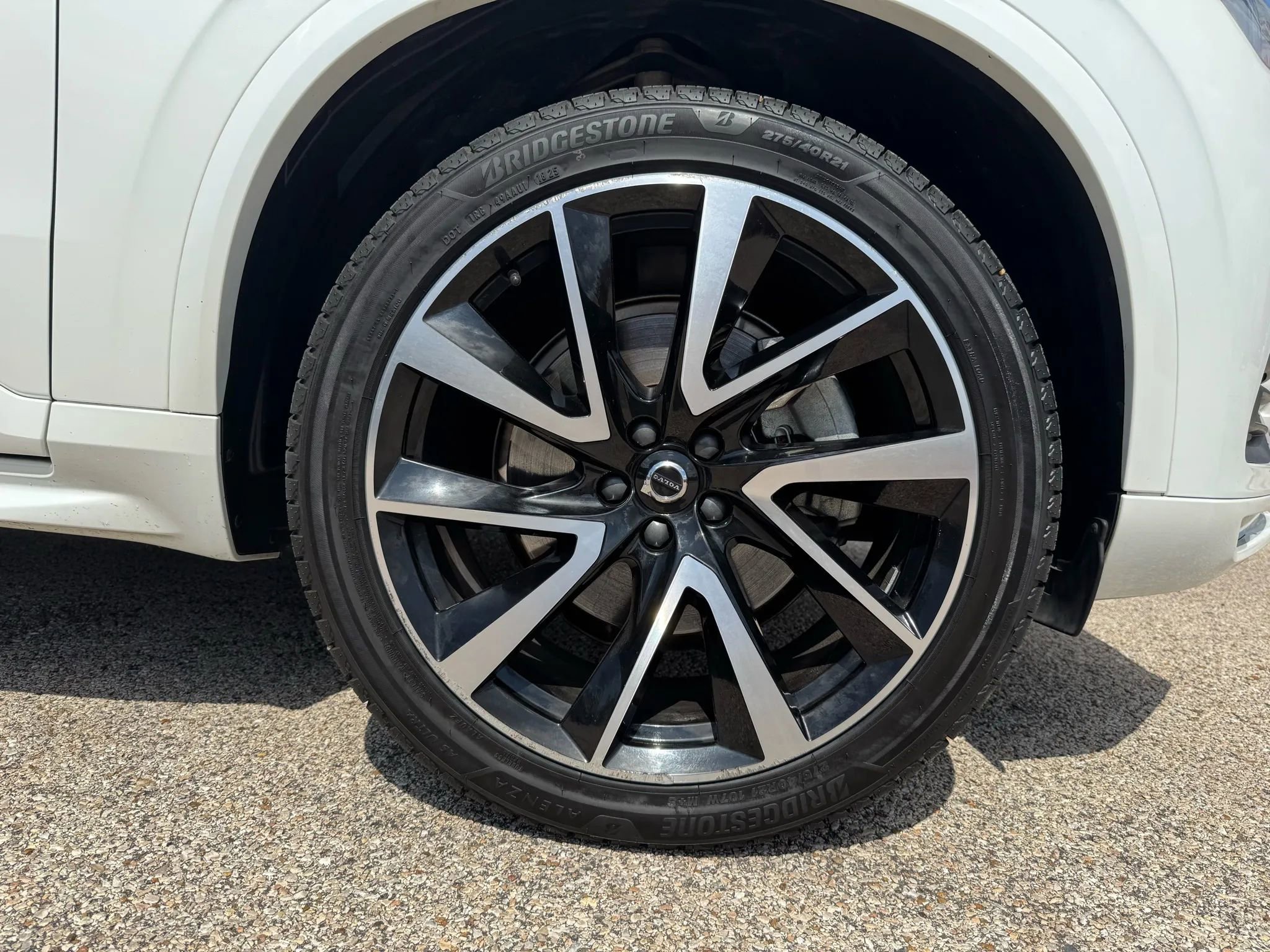 Used 2022 Volvo XC90 T6 Momentum w/ Advanced Package image 16