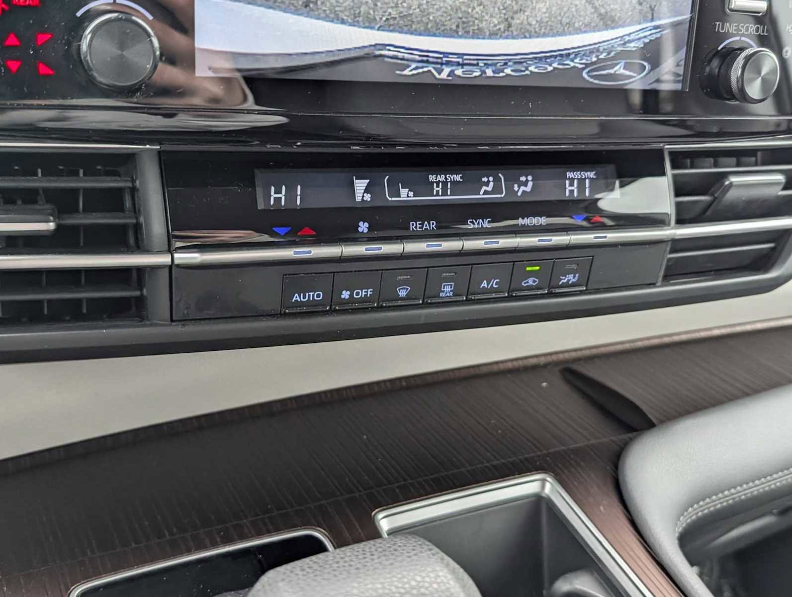 Used 2021 Toyota Sienna LE image 17