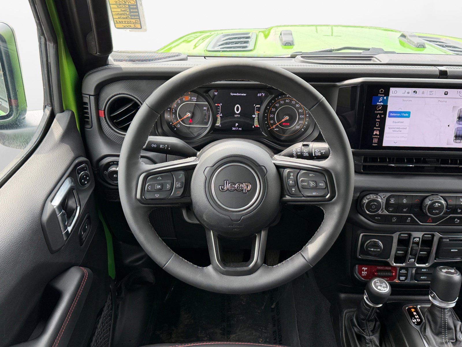 Used 2025 Jeep Wrangler Unlimited Rubicon AWD/4WD image 16