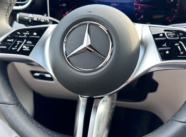 Used 2025 Mercedes-Benz GLC 300 4MATIC image 17