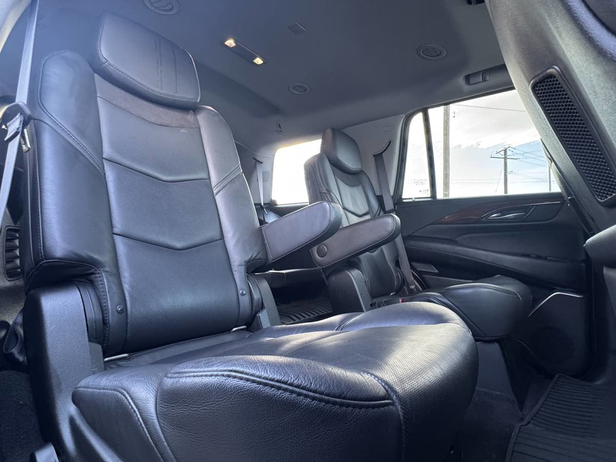 Used 2018 Cadillac Escalade Premium Luxury image 38