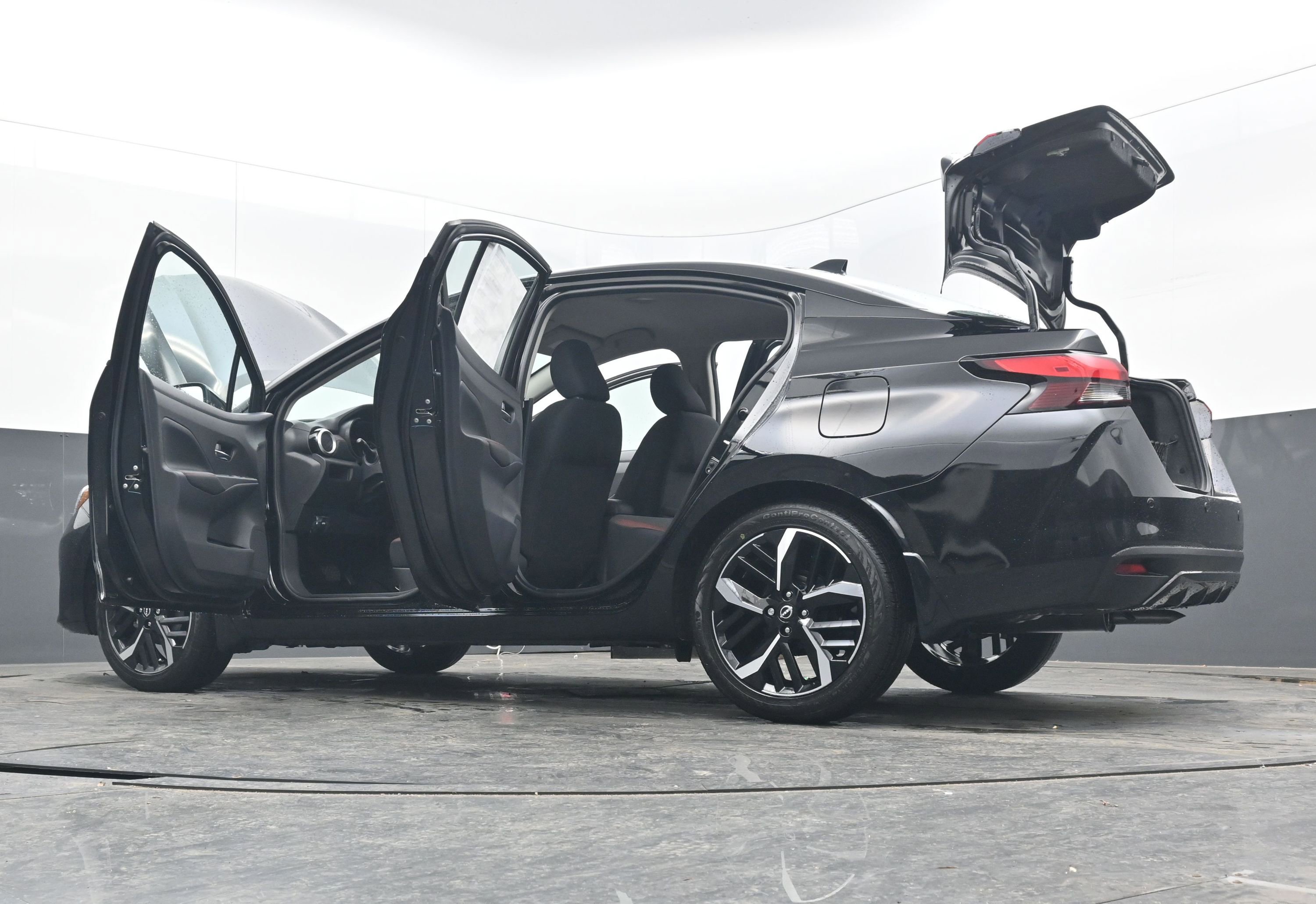 New 2025 Nissan Versa SR image 42