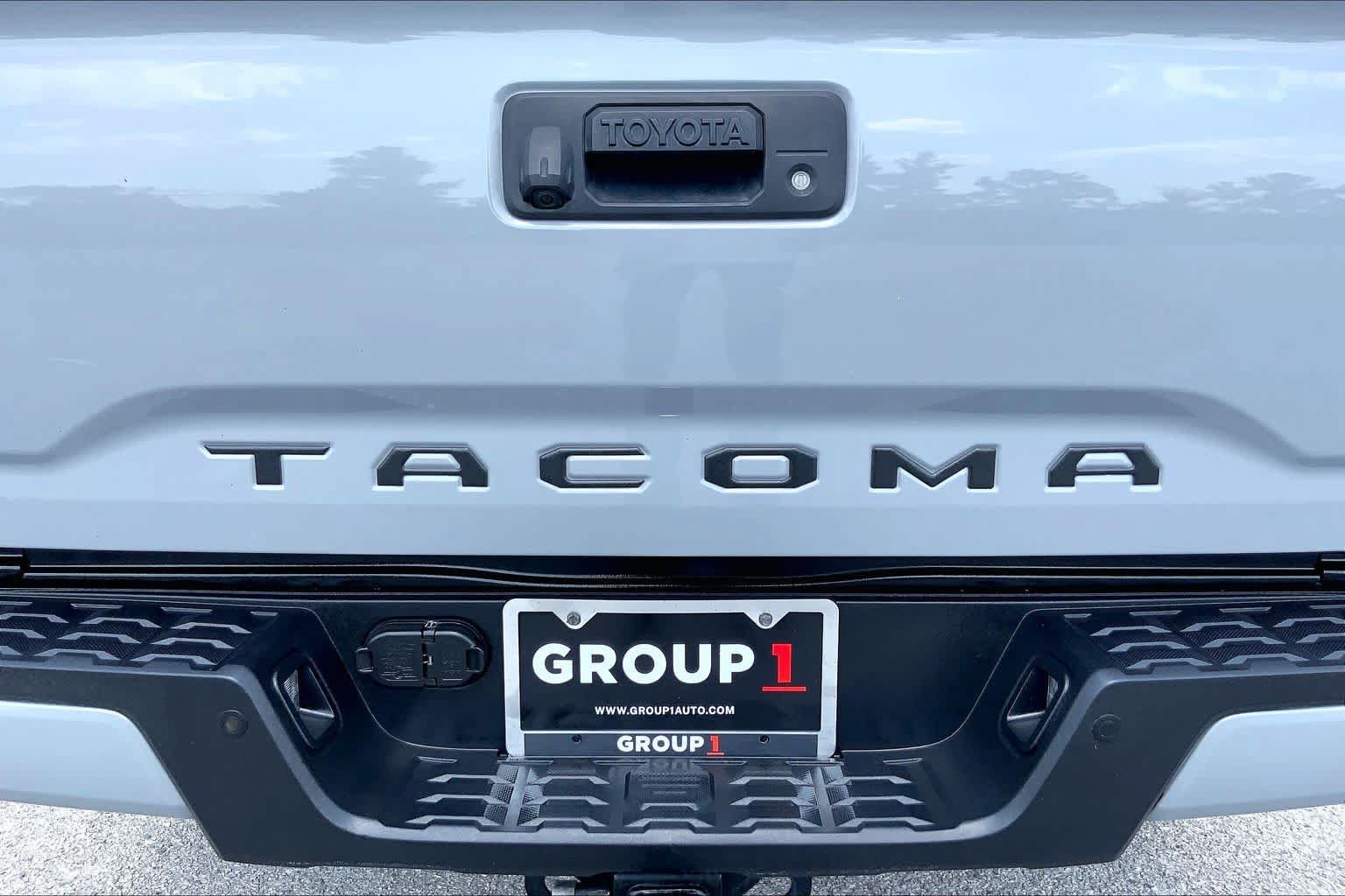 Used 2020 Toyota Tacoma TRD Sport w/ TRD Premium Sport Package AWD/4WD image 10