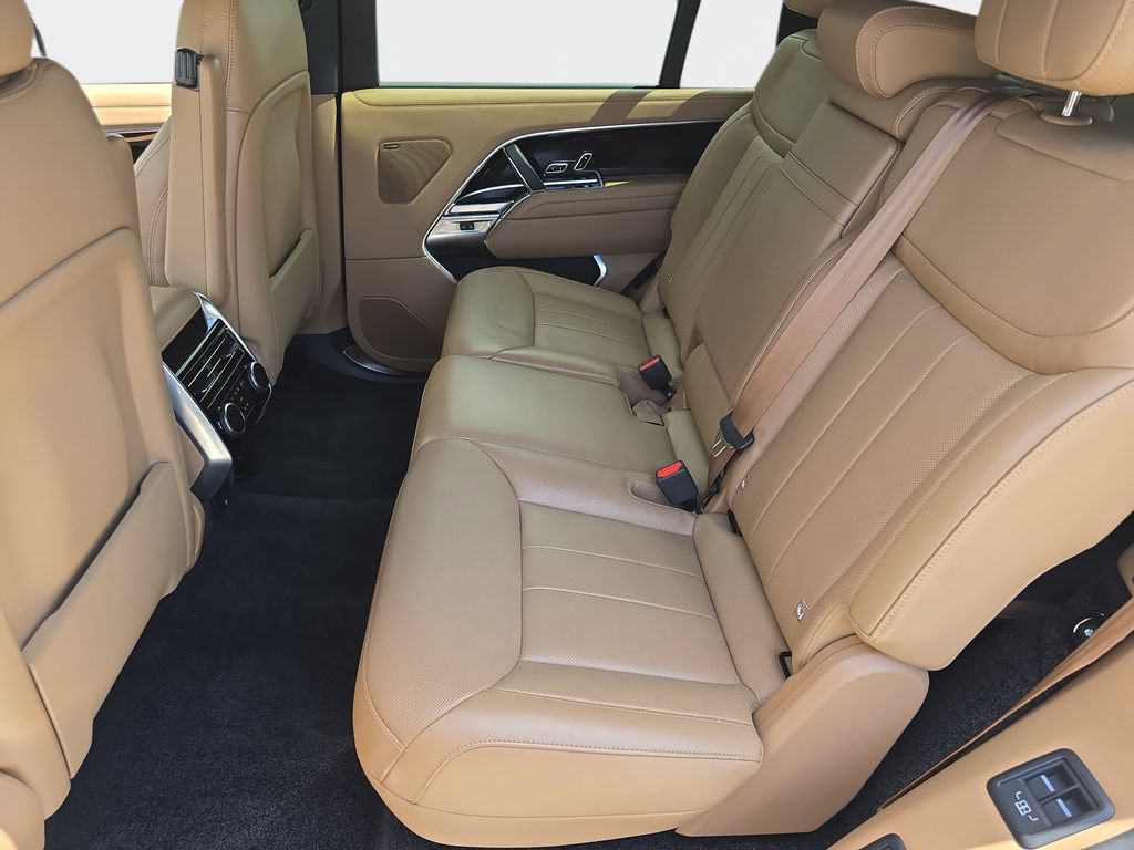 Certified 2025 Land Rover Range Rover Long Wheelbase SE AWD/4WD image 16